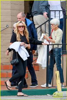 Amanda Bynes feet photo thumbnail