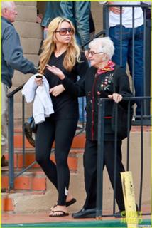 Amanda Bynes feet photo thumbnail