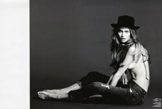Behati Prinsloo feet photo thumbnail
