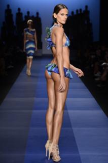 Izabel Goulart feet photo thumbnail
