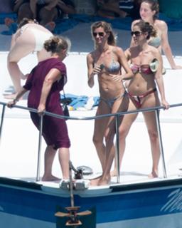 Gisele Bündchen feet photo thumbnail