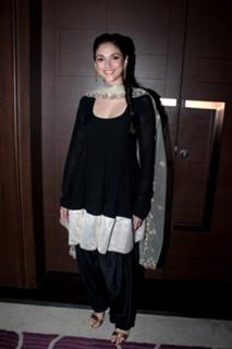 Aditi Rao Hydari feet photo thumbnail