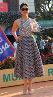 Kareena Kapoor feet photo thumbnail