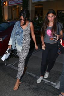 Selena Gomez feet photo thumbnail