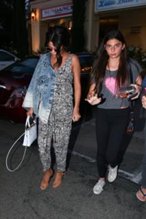 Selena Gomez feet photo thumbnail