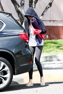 Charlize Theron feet photo thumbnail
