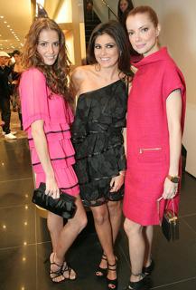 Deborah Secco feet photo thumbnail