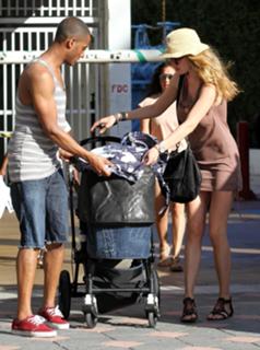 Doutzen Kroes feet photo thumbnail