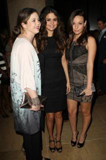 Selena Gomez feet photo thumbnail