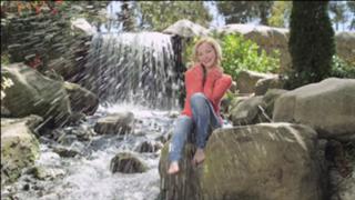 Dove Cameron feet photo thumbnail