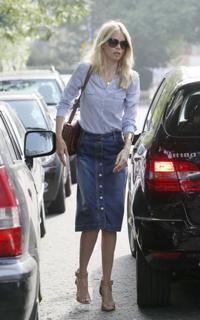 Claudia Schiffer feet photo thumbnail