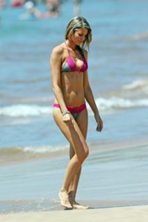 Paige Butcher feet photo thumbnail