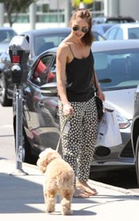 Minka Kelly feet photo thumbnail