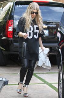 Fergie feet photo thumbnail