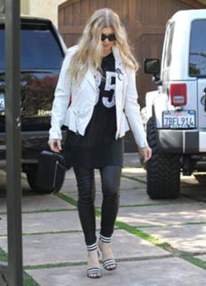 Fergie feet photo thumbnail