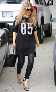Fergie feet photo thumbnail