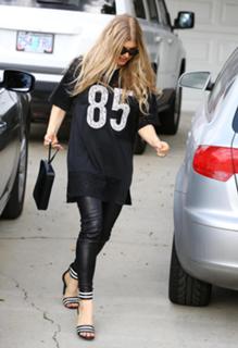 Fergie feet photo thumbnail