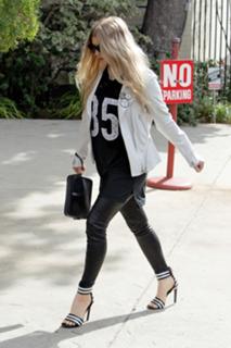 Fergie feet photo thumbnail