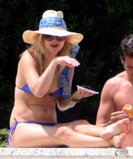 Kate Hudson feet photo thumbnail