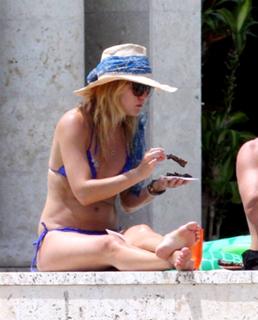 Kate Hudson feet photo thumbnail