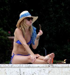 Kate Hudson feet photo thumbnail