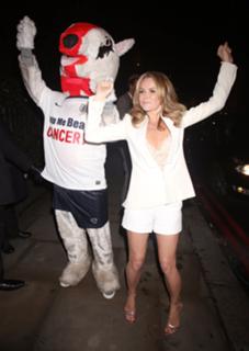 Amanda Holden feet photo thumbnail