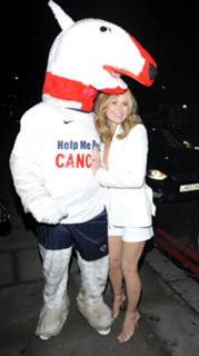 Amanda Holden feet photo thumbnail