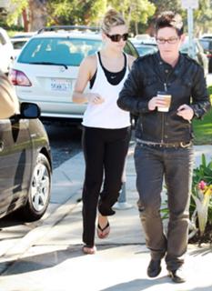 Kate Hudson feet photo thumbnail