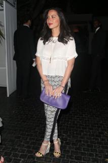 Olivia Munn feet photo thumbnail