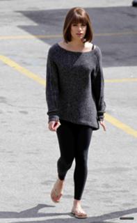 Lea Michele feet photo thumbnail