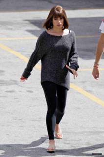 Lea Michele feet photo thumbnail