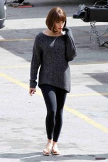Lea Michele feet photo thumbnail