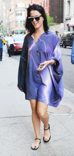 Katy Perry feet photo thumbnail