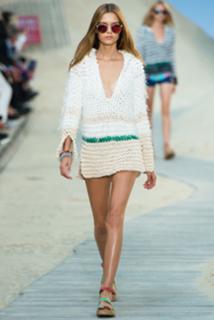 Josephine Skriver feet photo thumbnail