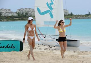 Maria Menounos feet photo thumbnail