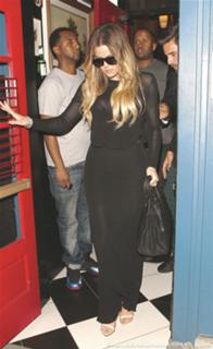 Khloé Kardashian feet photo thumbnail