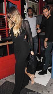 Khloé Kardashian feet photo thumbnail