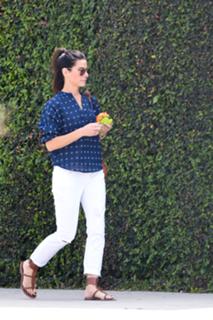 Sandra Bullock feet photo thumbnail