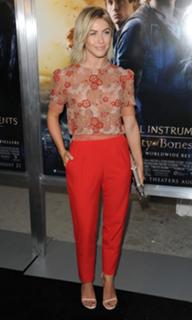 Julianne Hough feet photo thumbnail