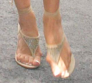 Victoria Beckham feet photo thumbnail