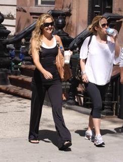 Kate Hudson feet photo thumbnail