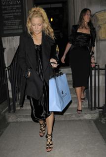 Kate Hudson feet photo thumbnail