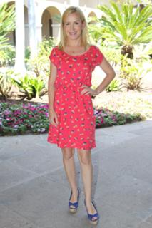 Angela Kinsey feet photo thumbnail