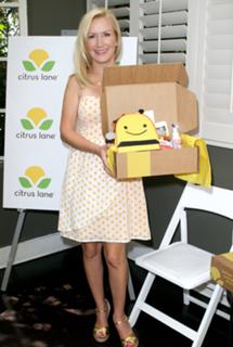 Angela Kinsey feet photo thumbnail