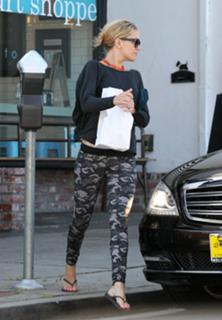 Kate Hudson feet photo thumbnail