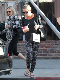 Kate Hudson feet photo thumbnail