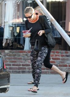 Kate Hudson feet photo thumbnail