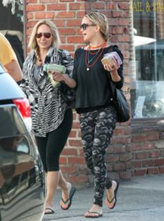 Kate Hudson feet photo thumbnail