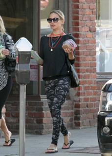 Kate Hudson feet photo thumbnail