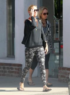 Kate Hudson feet photo thumbnail